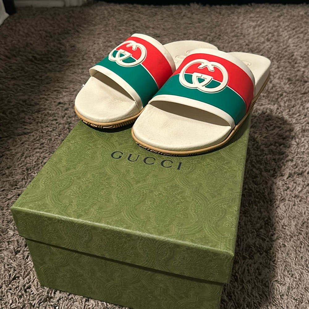 Rubber GG interlock Gucci slides